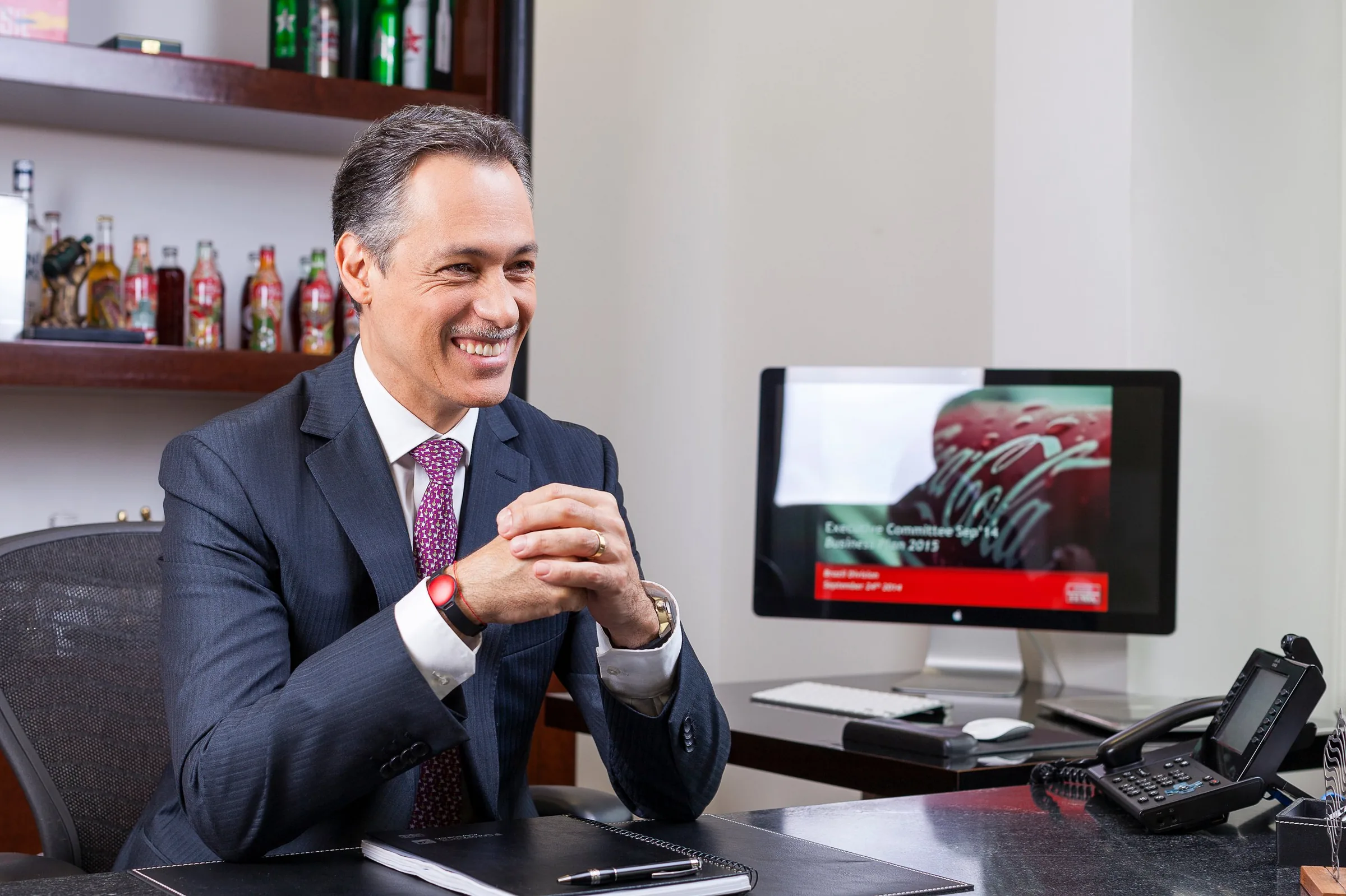 José Ramon, CEO da FEMSA Coca-Cola à época, em retrato executivo feito por Alessandro Couto no escritório